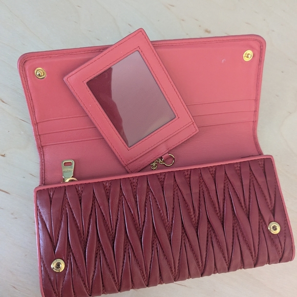 Miu Miu Red Quilted Leather Wallet - Picture 6 of 12
